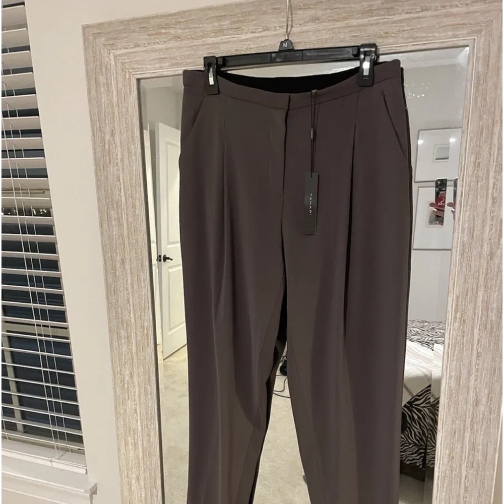 Brand New With Tags Women’s Tahari Petar Pants. Size 8.